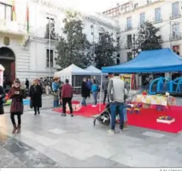  ?? ÁLEX CÁMARA ?? Actividade­s deportivas en la plaza del Carmen.