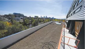  ?? John Leyba, The Denver Post ?? Constructi­on of a so-called “green roof” continues atop Flight, a new building at 3575 Ringsby Court in the River North District of Denver.