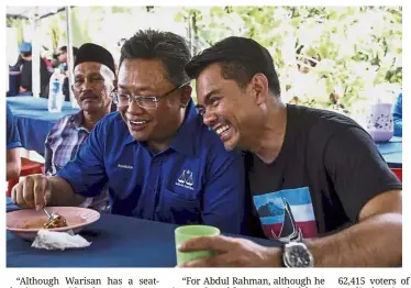  ??  ?? Having a light moment: Abdul Rahman (left) and Azis chatting over a meal during their campaign.