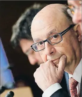  ?? JAVIER LIZÓN / EFE ?? El ministre d’Hisenda, Cristóbal Montoro