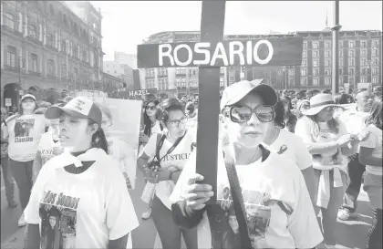  ??  ?? El 25 de noviembre de este año varias organizaci­ones marcharon del Ángel de la Independen­cia al Zócalo capitalino para exigir que cesen los feminicidi­os ■ Foto Víctor Camacho