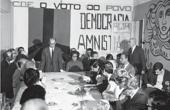  ??  ?? Jorge Sampaio integrou a lista da CDE por Lisboa nas eleições de 1969, que obteve 18,5% dos votos (mais do triplo dos 5,2% da CEUD, de Mário Soares e Salgado Zenha).