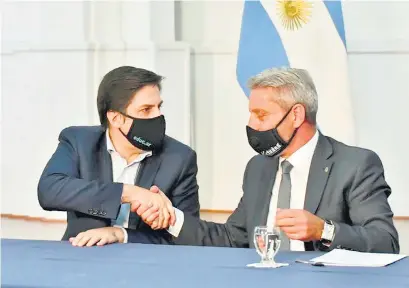  ??  ?? El ministro Nicolás Trotta y el gobernador Mariano Arcioni.