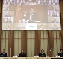  ?? The Yomiuri Shimbun ?? Chinese Premier Li Keqiang is seen on a screen holding a videoconfe­rence with key figures in Japanese economic circles in Chiyoda Ward, Tokyo, on Sept. 22.