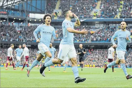  ?? FOTO: AP ?? Agüero celebra el tanto que le iguala con Brook como máximos artilleros de la historia del City