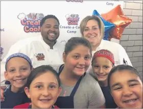  ?? SUBMITTED PHOTOS ?? Chefs Jarrett Young and Maria Crann with a group of Create-a-Cook students.
