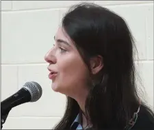  ??  ?? Cait O’Mahoney entertaini­ng the audience with her stunning rendition of ‘The Prayer’.