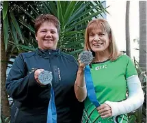  ??  ?? Netballers Susan Pieterse and Diane Burgess with their silver medals.