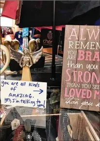  ?? DEBBIE MCFARLAND VIA AP ?? Debbie Mcfarland leaves an uplifting note among items in a hospital gift store in Atlanta for all to see. Mcfarland is the founder of the Facebook group Sparks of Kindness, a community of people going out of their way to put a smile on the faces of others through small but touching good deeds.
