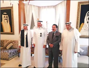  ??  ?? Al-Jarallah flanked by ambassador­s of Kuwait, Saudi Arabia and Dr Abdul-Rahman Al-Othaimeen.