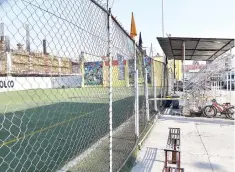  ??  ?? Los hermanos fueron atacados cuando salían de la cancha de futbol Pumas Tlatelolco, en San Simón Tolnáhuac, y donde el supuesto homicida los esperaba.