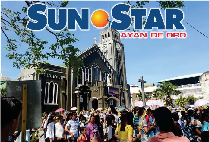  ?? (SUN.STAR SUPER BALITA PHOTO) ?? PALM SUNDAY AT THE CITY CATHEDRAL. The Philippine National Police has gone on a high security alert to ensure the safety of the general public this Holy Week and the rest of the summer period.