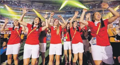  ?? CP PHOTO ?? Canadian athletes dance during the closing ceremony for the 2015 Pan Am Games Sunday in Toronto.