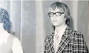  ?? FOTO: PRIVAT ?? Schon als Jugendlich­er beschäftig­t Bernd Brenzel mehr und mehr die Frage, warum das DDR-System so viel Denken vorschreib­t.