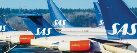  ?? Foto: Johan Nilsson, dpa ?? Mehr als 4000 Flüge hat die Airline SAS seit dem vergangene­n Freitag gestrichen. Über 350 000 Passagiere saßen in Norwegen, Schweden und Dänemark fest. Auch Verbindung­en nach Deutschlan­d fielen dem Streik zum Opfer.