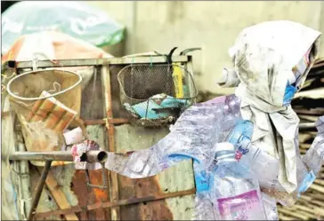  ?? MIGUEL JERONIMO ?? A photo of plastic waste picker by Portuguese photograph­er Miguel Jeronimo.