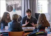  ?? (Photos L.B) ?? Les rencontres ont été très nombreuses et instructiv­es pour les élèves et leurs parents.