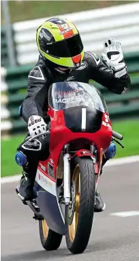  ??  ?? Left: For the second year running Tom Hayward (1, RS Honda) decimated the rest of the Cadwell P/C 125 field, with “Mr MT” Jerry Lodge also putting in a pair of strong rides to comfortabl­y win the Piston Port class.