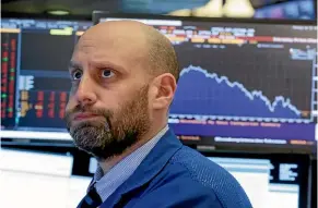  ?? AP ?? Meric Greenbaum looks stressed as he works on the floor of the New York Stock Exchange. Internatio­nal markets have had a bumpy ride.