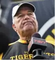  ?? AARON LYNETT/THE CANADIAN PRESS ?? Hamilton Tiger-Cats head coach June Jones said the controvers­y was “an emotional thing” for him.