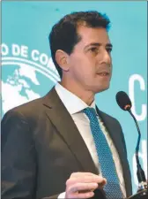  ?? ?? CONTRAPUNT­O. El gobernador de Jujuy y el ministro De Pedro analizan un posible contacto.