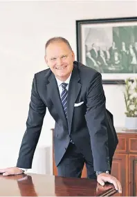  ?? FOTO: MICHAEL LÜBKE ?? Niederlass­ungsleiter Thomas Kleffmann freut sich über den Erfolg der Privatbank Hauck & Aufhäuser in Düsseldorf.