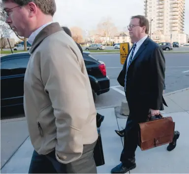  ?? GEOFF ROBINS / POSTMEDIA NEWS ?? Dr. Michael Pollanen, chief forensic pathologis­t for Ontario, right, arrives at the courthouse in London, Ont. to testify at the Michael Rafferty trial Tuesday.