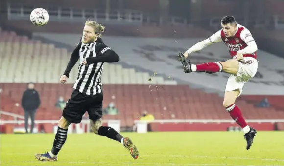  ?? (Photo: AFP) ?? Arsenal’s Swiss midfielder Granit Xhaka (right) takes a shot during the English FA Cup third-round match at Emirates Stadium in London, yesterday.