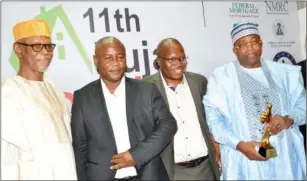  ??  ?? R-L: Governor of Bauchi State/Award Recipient, Alhaji Mohammed Abubakar, President, Trade Union Congress (TUC), Comrade Boiboi Bala Kaigama, Managing Director/ CEO, Abuja Housing Show, Mr. Festus Adebayo and National Chairman of All Progressiv­es...