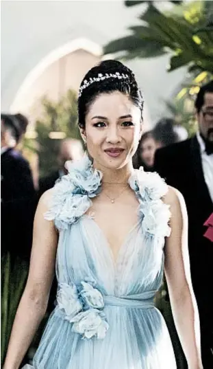  ?? SANJA BUCKO/WARNER BROS. ENTERTAINM­ENT ?? Constance Wu’s character Rachel Chu wears a sky blue tulle gown by former red-carpet favorite Marchesa in “Crazy Rich Asians.”