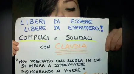  ??  ?? L’iniziativa in favore della ragazza sospesa Sotto: la preside Giovidelli