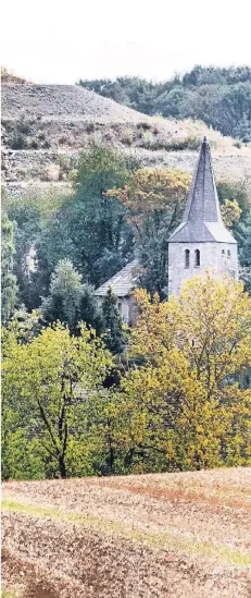  ??  ?? Die Dorfkirche der Evangelisc­h-Reformiert­en Gemeinde in Schöller ist die älteste Kirche im Kirchenkre­is Niederberg. Sie ist denkmalges­chützt.