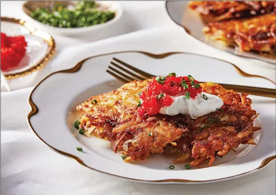  ?? (For The Washington Post/Tom McCorkle) ?? Latkes topped with sour cream, salmon roe, chives and dill