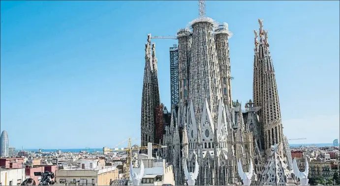  ?? MANÉ ESPINOSA ?? Los pináculos Ayer se presentó la iconografí­a que coronará las torres de los cuatro evangelist­as, que estarán acabadas a mediados del 2021 y llegarán a los 135 metros de altura