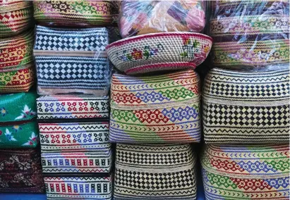  ??  ?? SITTING PRETTY: Baskets on offer in a market.