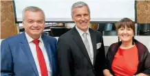  ?? LTD/FISCHER ?? Landesrech­nungshof-Heinz Drobesch mit Manuela Khom (ÖVP) und Anton Lang (SPÖ)