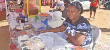  ?? Photo: Mereleki Nai ?? Eseta Sama at the VotCity Flea Market selling food packs.