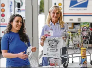  ?? BRUCE R. BENNETT / THE PALM BEACH POST ?? Cady Sandler (left, Palm Beach County Food Bank) and Starr Hunter (right, National Associatio­n of Letter Carriers Local Representa­tive) discuss donations.