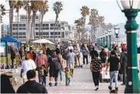  ?? KRISTIAN CARREON FOR THE U-T ?? With summer on the horizon, crowds will grow at popular destinatio­ns such as the boardwalk in Mission Beach.