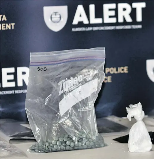  ?? Courtesy ALERT ?? A bag of fentanyl pills seized during a traffic stop in Lethbridge, Alta., in July. The province’s health ministry recently reported that there had been 213 deaths from confirmed fentanyl overdoses in Alberta during the first nine months of 2015.