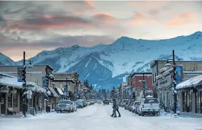  ?? DAVE HEATH/DESTINATIO­N BC ?? Fernie has great skiing with views of peaks all around.