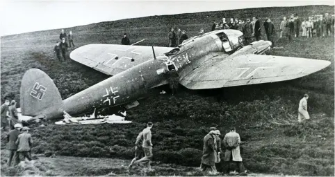  ??  ?? Landmark: The Heinkel attracted visitors from miles around after it crash-landed near Humbie in East Lothian