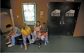  ?? LUIS SÁNCHEZ SATURNO THE NEW MEXICAN ?? From left, Alex Estrella, Esther Luna, Nancy Estrella and Araceli Maa, all from Hobbs, wait Friday for a movie showing to begin at The Screen.