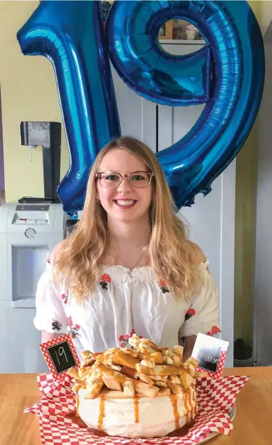  ??  ?? Rhiannon poses with her mom’s special poutine cake on her 19th birthday.