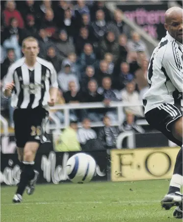  ??  ?? Stephen Elliott gets in a shot in Sunderland’s 3-2 defeat at Newcastle in the 2005/06 Premiershi­p campaign.