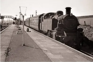  ??  ?? Right: Standard ‘2MT’ No. 84008 waits in the platform at Seaton (Rutland) after arrival with the 1.28pm from Stamford on March 29, 1965. To the left are the tracks of the Peterborou­gh (East) to Rugby (Midland) line. Services to both Rugby and Stamford were withdrawn from June 6, 1966.