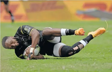  ?? | BackpagePi­x ?? LUKHANYO Am scored for the Sharks in their 36-30 win against Edinburgh in their EPCR Challenge Cup quarter-final clash on Saturday.