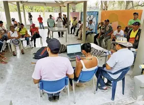  ?? | Cortesía ?? En la sede de la biblioteca de Palmito se reunieron las fuerzas vivas para debatir sobre las tierras de Simba y Potosí.