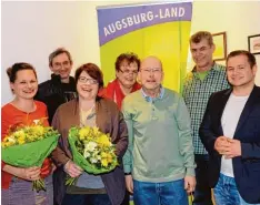  ?? Foto: Grüne Augsburg Land ?? Beatrice Faßnacht (neu), Hannes Grönninger, Simone Linke (neu), Christine Disse Reidel, Peter Reidel, Peter Lurz (neu), Felix Senner (neu) gehören der Vorstandsc­haft des Kreisverba­nds der Grünen im Landkreis Augsburg an.