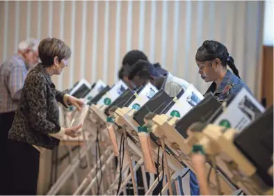  ?? ARIEL ?? Memphis voters cast their ballots Tuesday, Nov. 6, at a voting location inside J.K. Lewis Senior Center. COBBERT / THE COMMERCIAL APPEAL